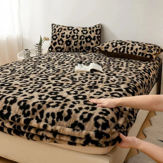 Yatella® Kadife Leopar Desenli Lastikli Yatak Örtüsü
