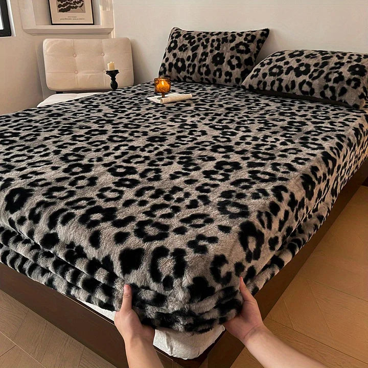 Yatella® Kadife Leopar Desenli Lastikli Yatak Örtüsü