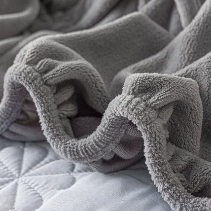 Yatella® Kadife Papatya Desenli Lastikli Yatak Örtüsü